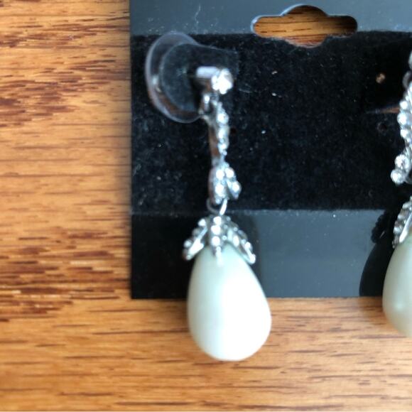 NATORI Faux Pearl Rhinestone Silver Plated Drop Earrings - Picture 2 of 3